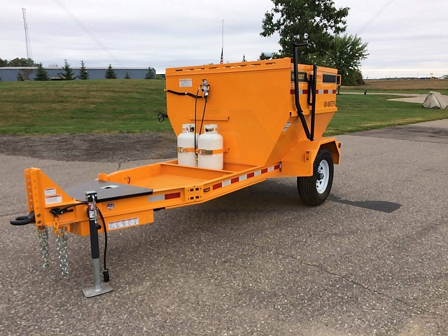 Термос-бункер рециклер на прицепе КМ 4000ТН для горячего асфальта